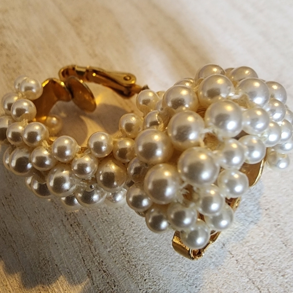 Vintage Clip on Earrings, Cluster Faux Pearls. Gold tone hardwire.